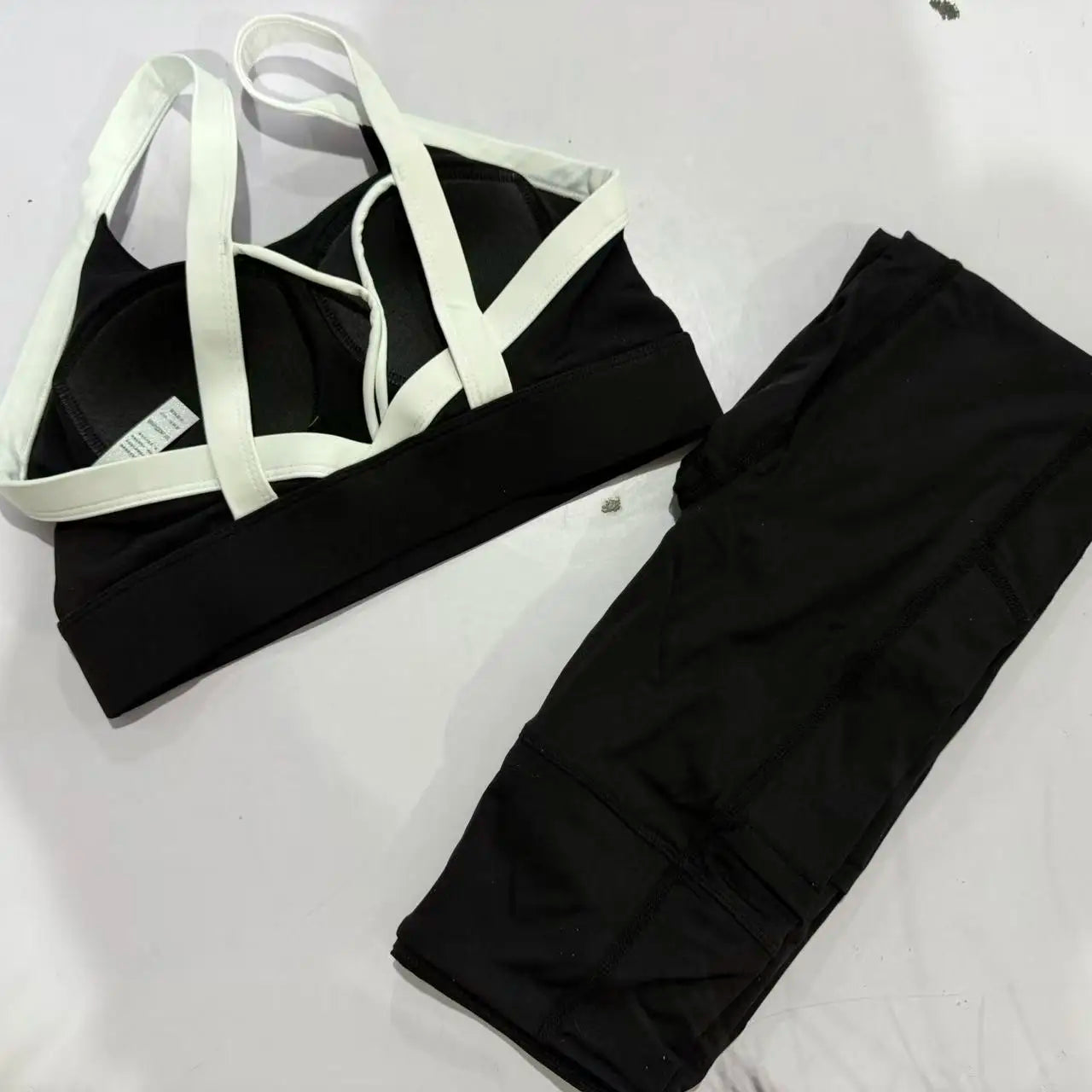 High Intensity Color Blocking Cross Back Integrated Yoga Set 2PCS Sports Underwear High Waist and Hip Lifting Fitness Leggings